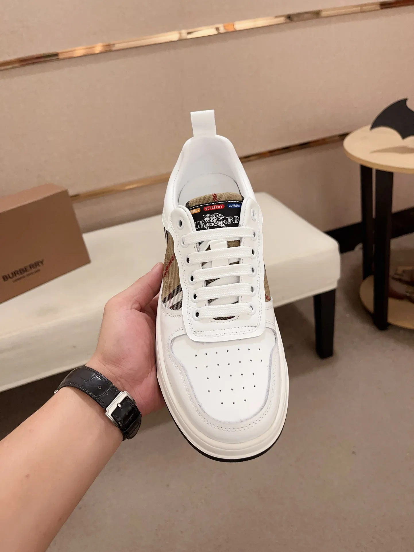 Men's shoes💰: 400💰🇮🇹🇮🇹The counters are synchronized with BURBERRY's top purchasing agents🔍🔍Synchronized sales. Positive code number: 38-44. Italian imported cowhide with official website fabric. Fully imported sheepskin lining, sole: original sole provided by the original factory, exclusive movable molded sole, super comfortable, original factory follow-up goods, 🔍🔍high quality, you can enter and leave the counter at will, welcome to compare (can be customized 45)